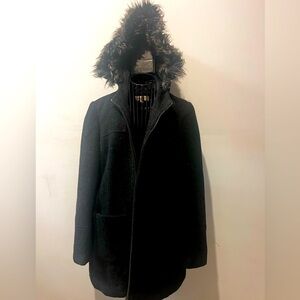 Ladies overcoat, size 6.